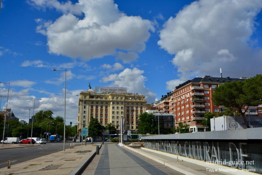 Площадь Колон (Plaza de Colón)