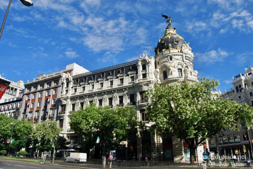 Пешеходная экскурсия по Мадриду - здание Метрополис